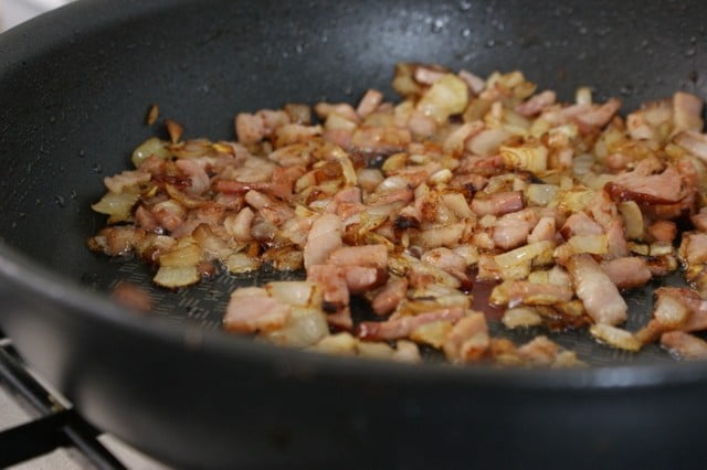 boczek smażony z cebula