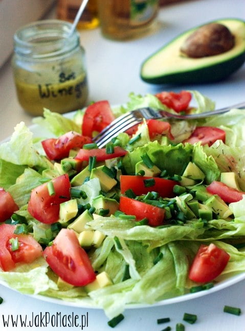 sałatka z awokado i sos winegret