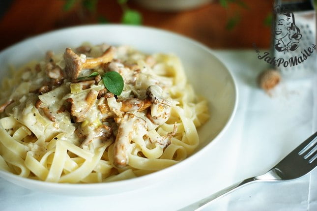 tagiatelle z sosem z kurek kurki w śmietanie