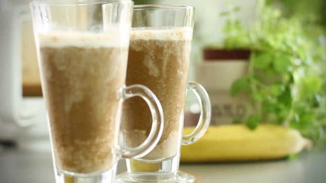 koktajl bananowy z kawa