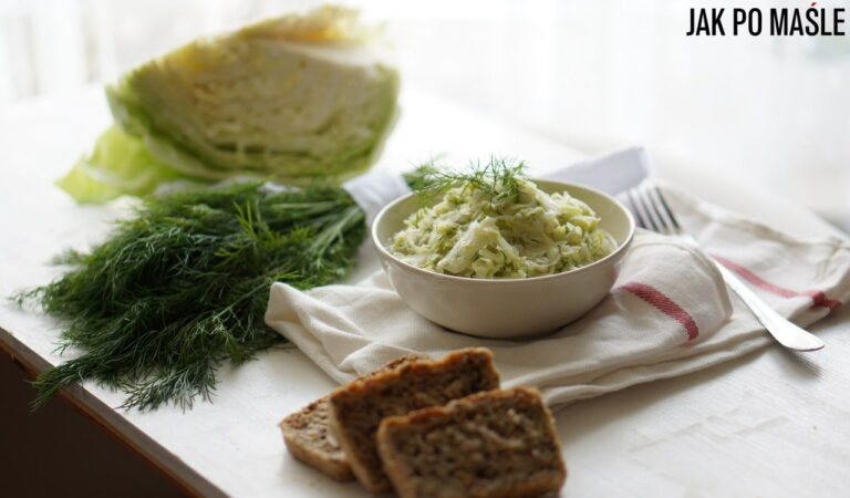 młoda kapusta ze śmietaną i koperkiem