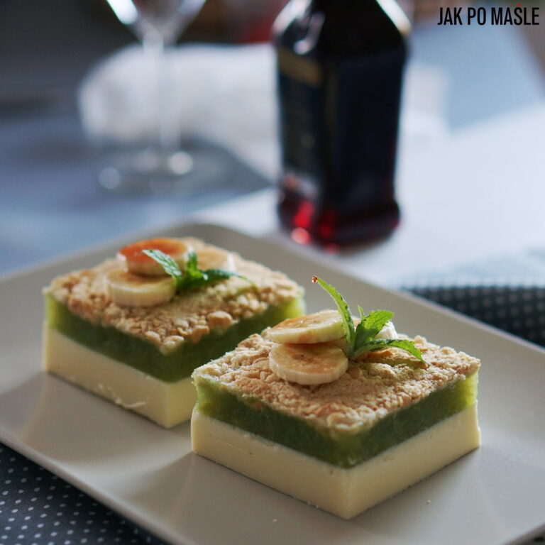 sernik na zimno z rabarbarem