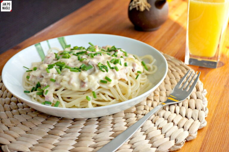 sos serowy z makaronem