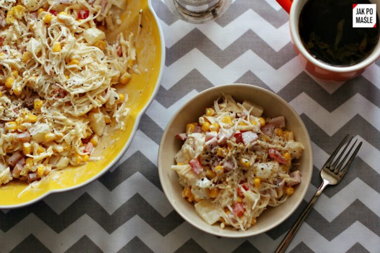 Sałatka z selerem i ananasem