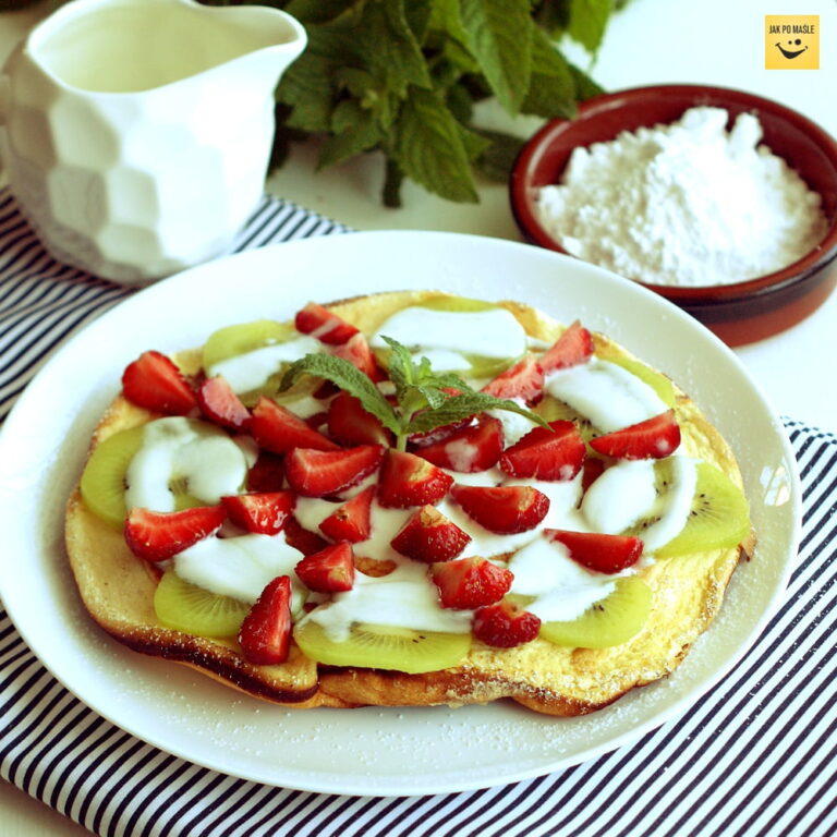 omlet na słodko z truskawkami