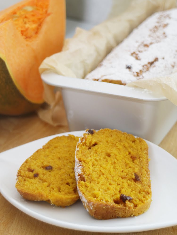 ciasto z dynią wegańskie pokrojone w plasterki