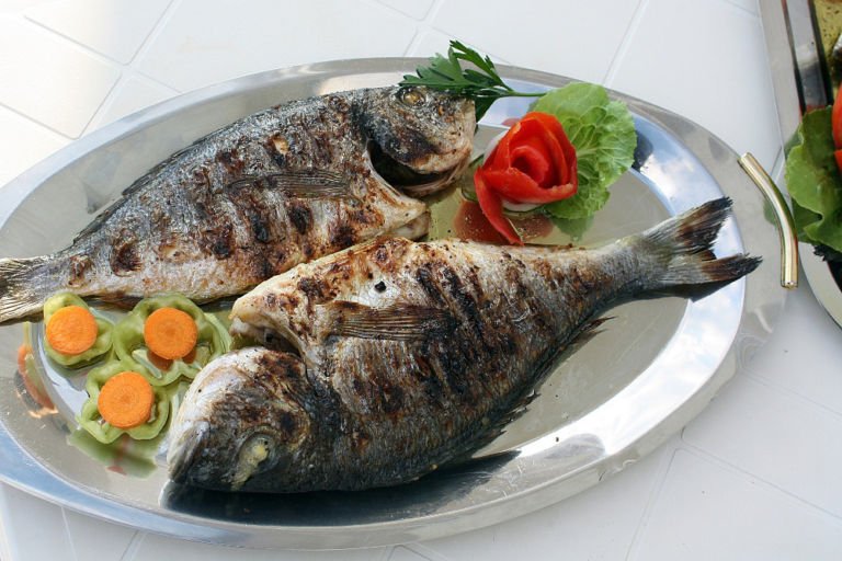 grillowana ryba leszcz