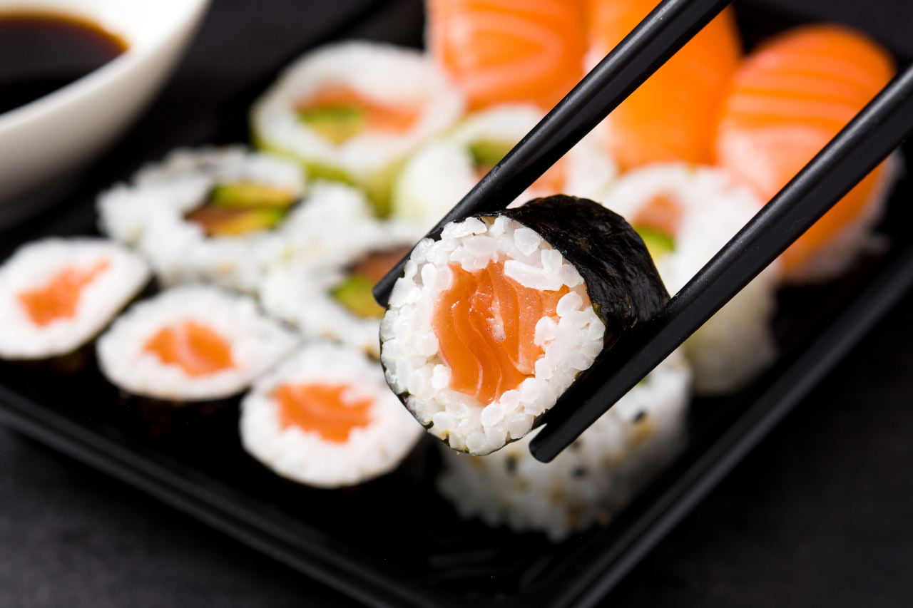 Czy sushi jest zdrowe? Ryzyko, korzyści i jak wybierać
