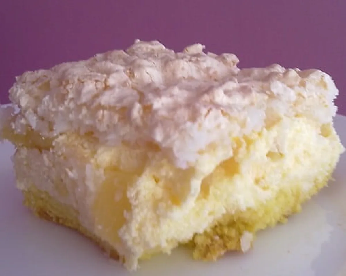 Ananasowiec - ciasto z bezą kokosową i masą ananasową
