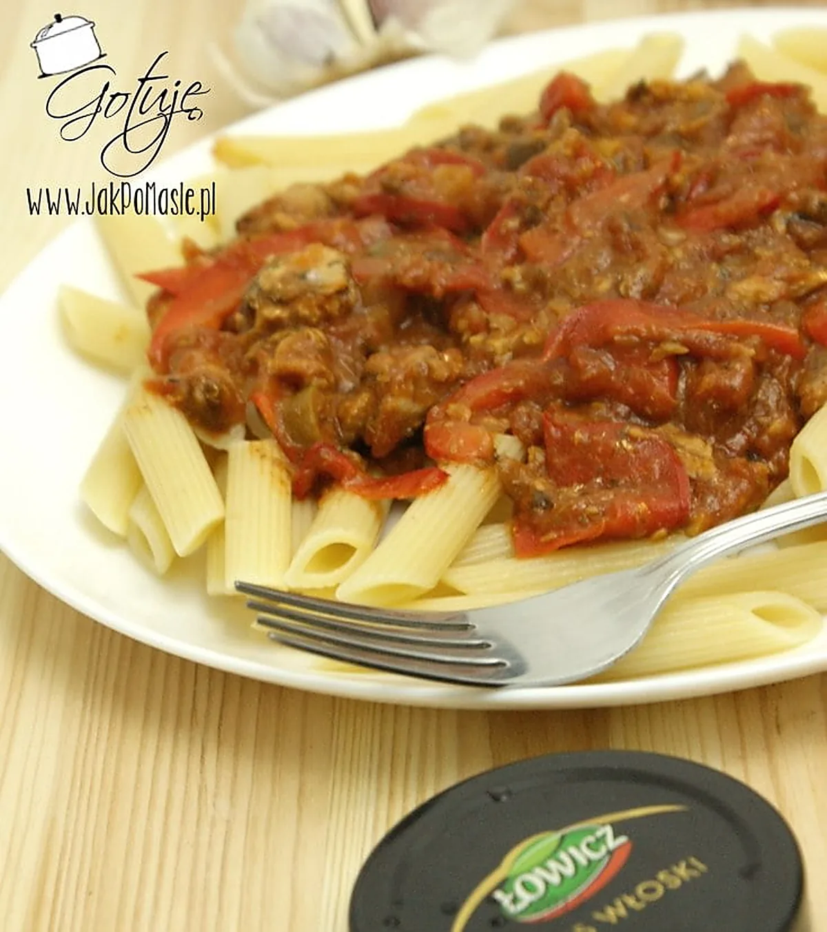 Makaron penne z sardynkami w sosie pomidorowym - przepis