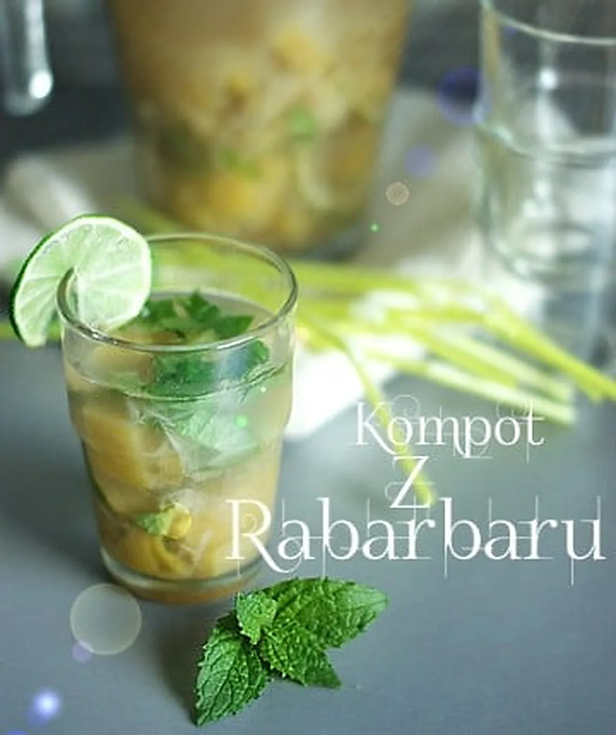 Miętowy kompot z rabarbaru