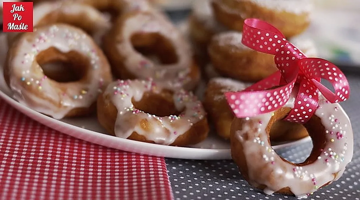 Pączki z dziurką (donaty) - przepis na puszyste oponki