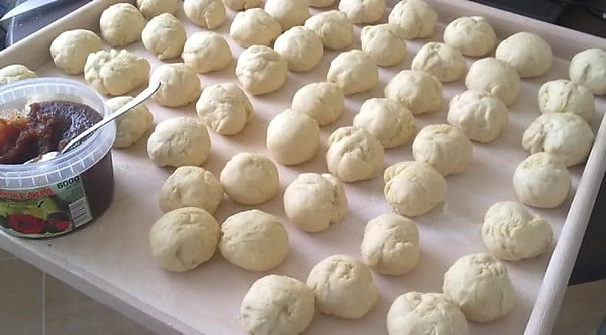 Pączki różane z marmoladą - przepis na Tłusty Czwartek