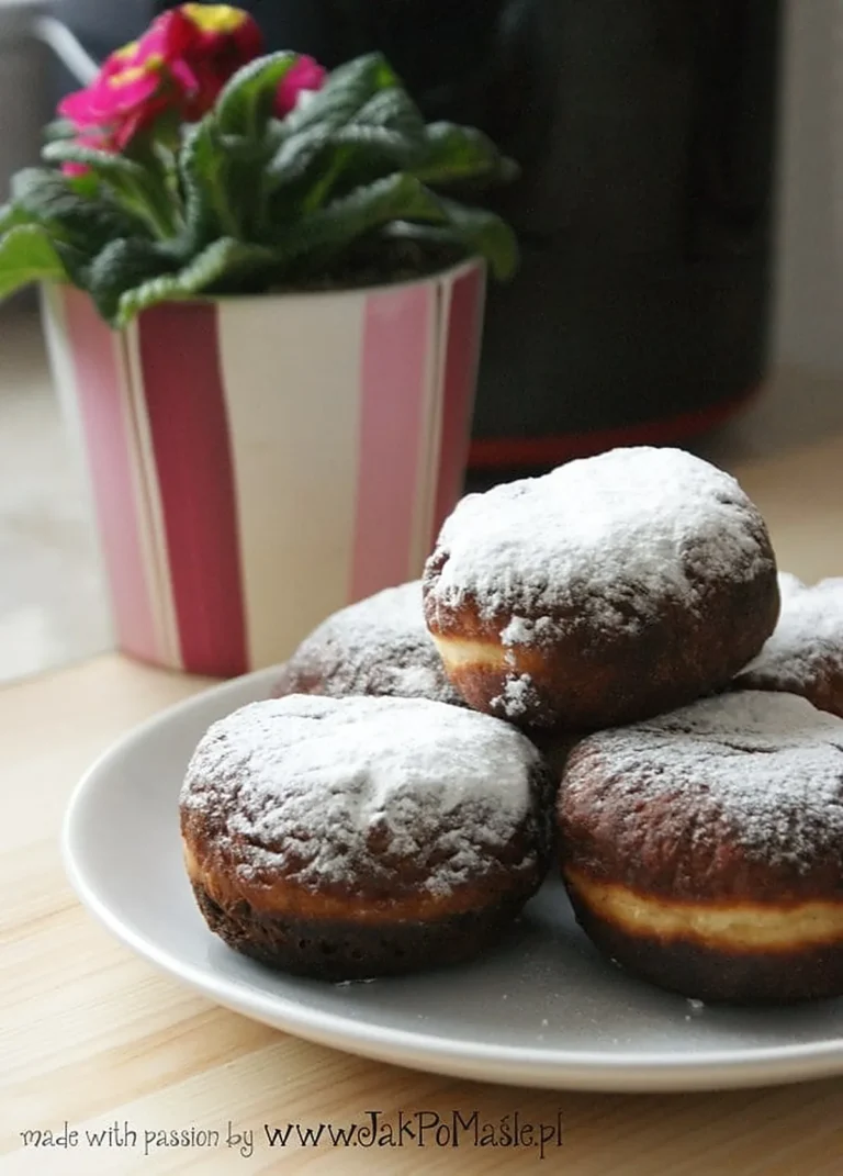 Pączki tradycyjne z konfiturą różaną - przepis
