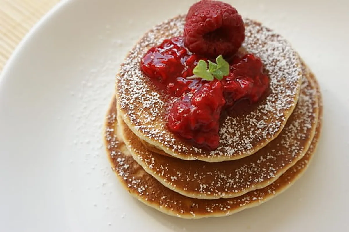 Pankejki, pancakes z malinami - 10 sztuk ze szklanki mąki