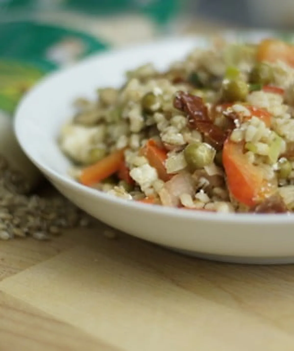 Peczak jeczmienny z boczkiem i feta - przepis