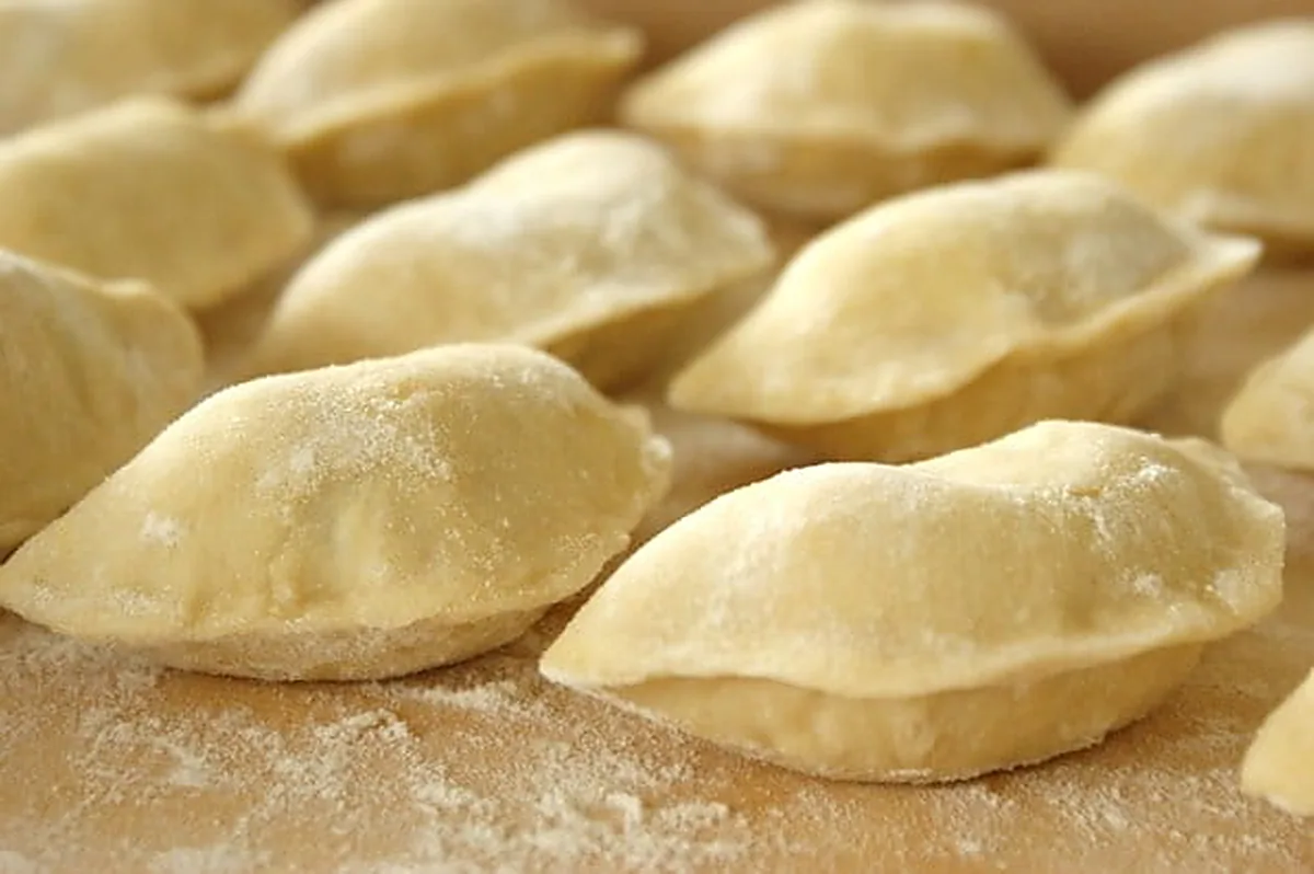 Pierogi ruskie z serem i ziemniakami - przepis krok po kroku