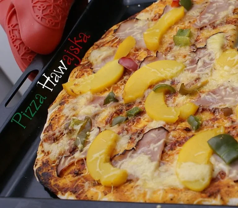 pizza hawajska z ananasem