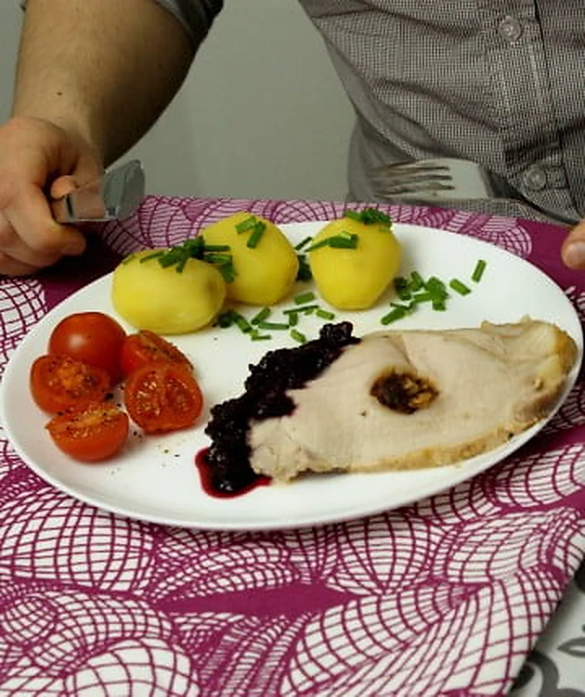 Schab pieczony z żurawiną - przepis na Wielkanoc