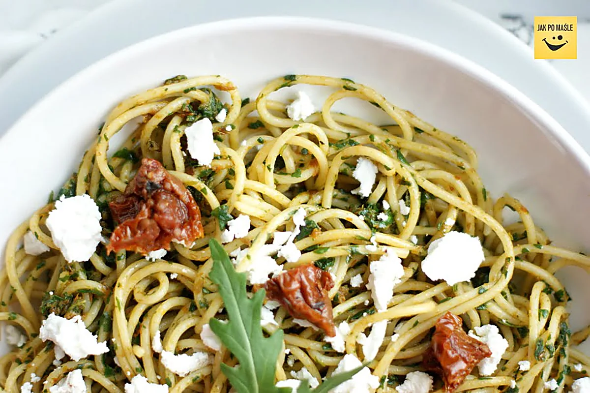 Spaghetti z rukolą i kozim serem - szybki przepis