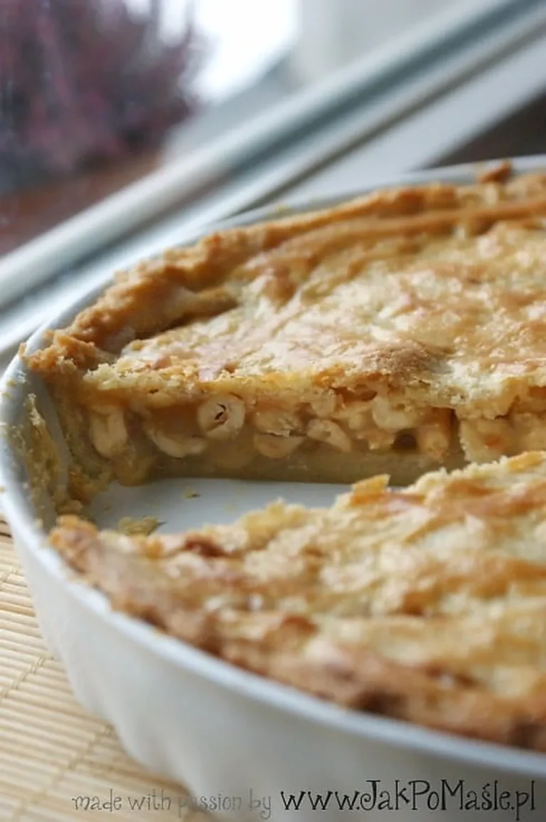 Tarta fistaszkowa z karmelem - przepis krok po kroku