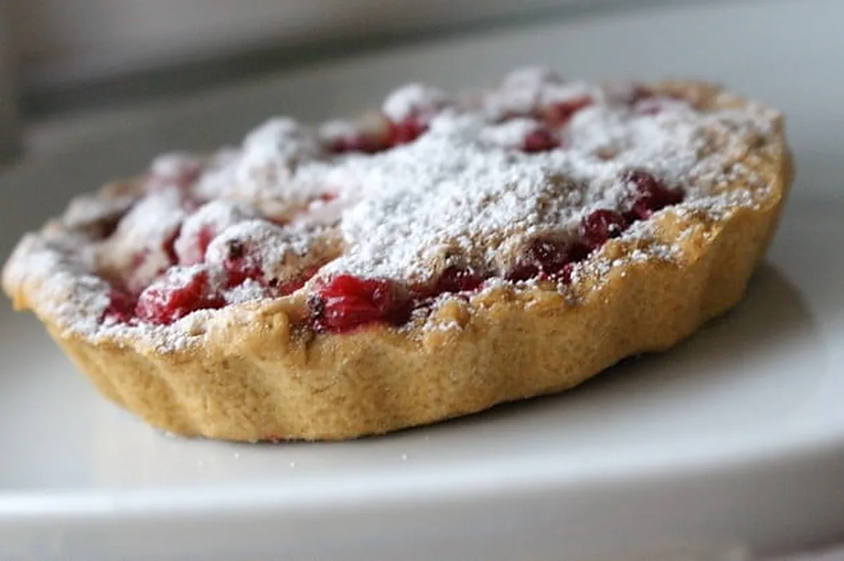 Tarta z porzeczkami - spód pieczony 3 razy po 15 minut