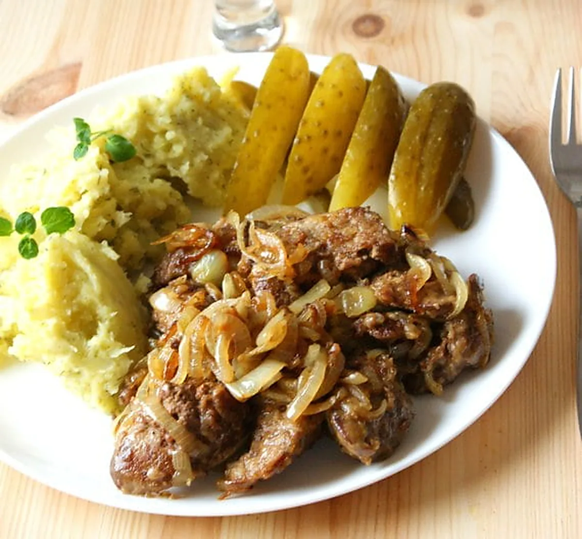 Wątróbka drobiowa z cebulką - miękka i bez goryczki